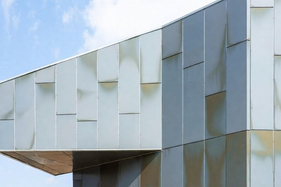 ACP façade issues caused by poor fabrication including panel misalignment and color variation ACP façade issues caused by poor fabrication including panel misalignment and color variation